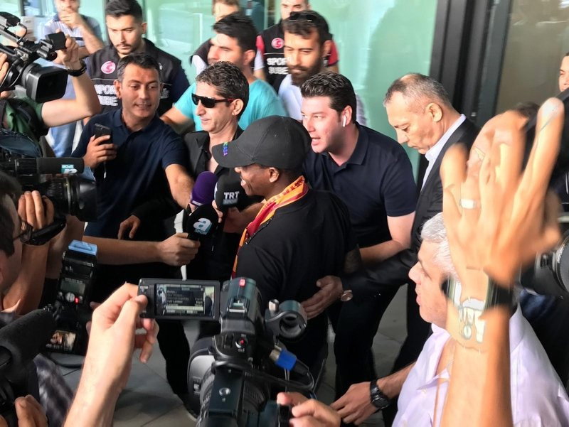 Galatasaray'ın yeni transferi Jean Michael Seri İstanbul'a geldi