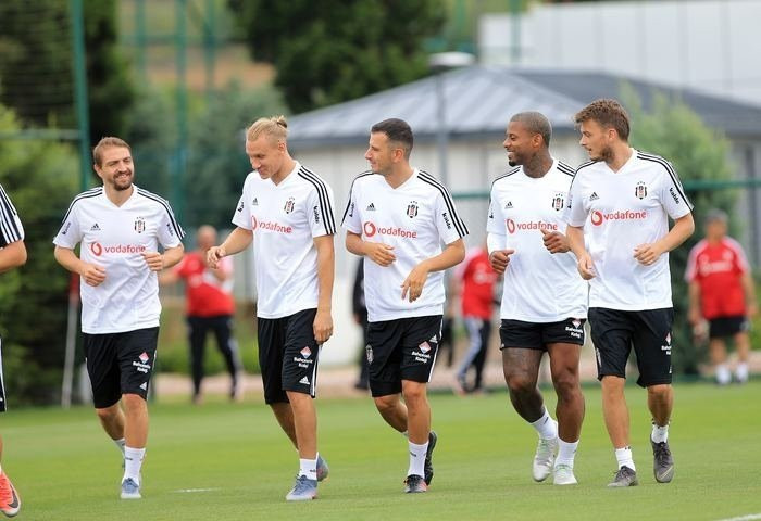 Kartal yüksekten uçuyor!