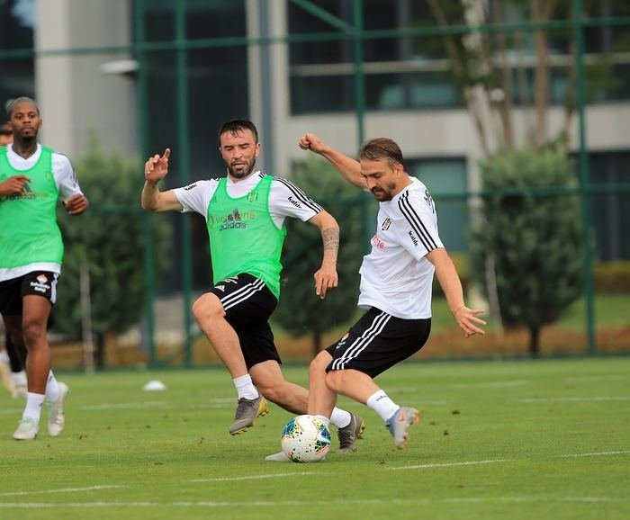 Kartal yüksekten uçuyor!