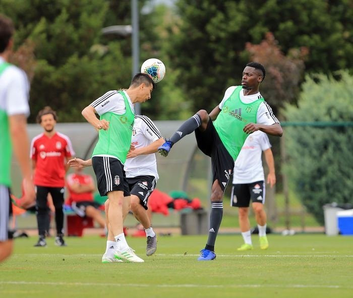 Kartal yüksekten uçuyor!