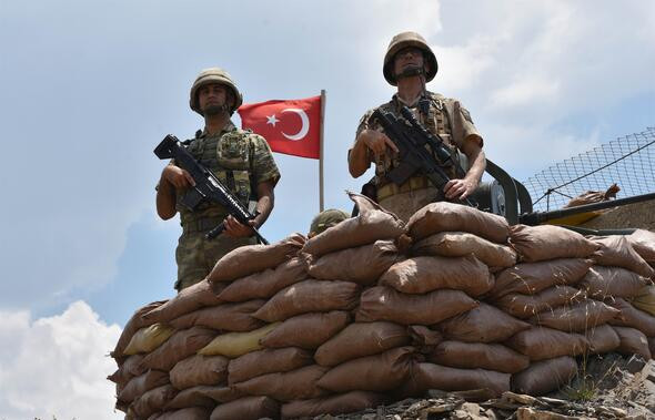 Baba oğul vatan nöbetinde