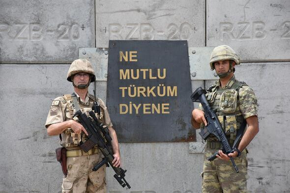 Baba oğul vatan nöbetinde