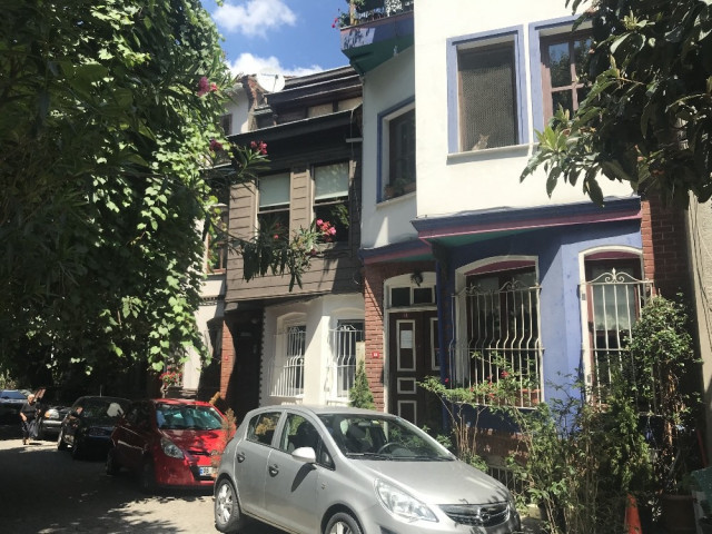 Gelin ve damatlar onu canından bezdirdi