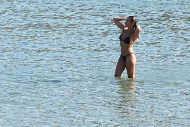 Cerem Onurluer aykırı bikinisiyle Bodrum'u salladı