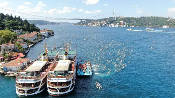 İstanbul Boğazı'nda yüzme yarışı