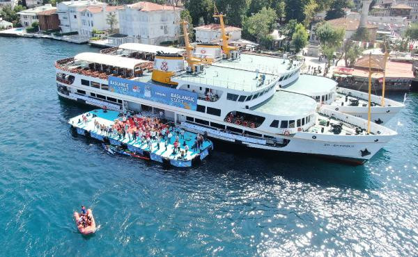 İstanbul Boğazı'nda yüzme yarışı
