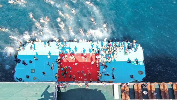 İstanbul Boğazı'nda yüzme yarışı