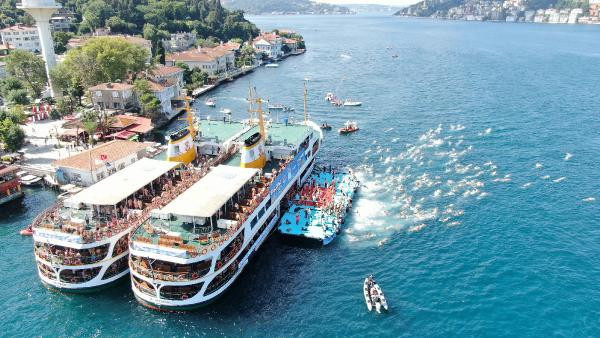 İstanbul Boğazı'nda yüzme yarışı