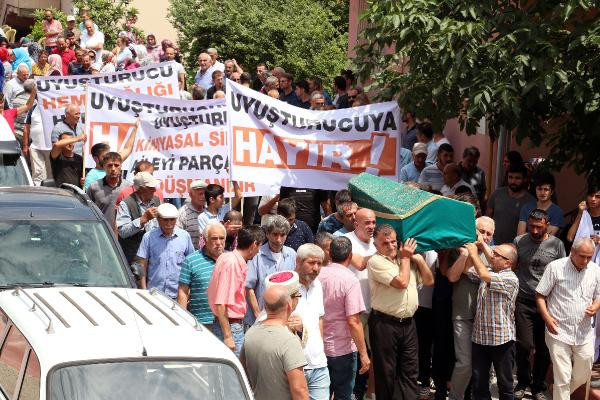 Cenazede pankartlı tepki !