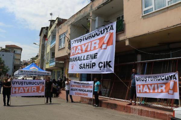 Cenazede pankartlı tepki !