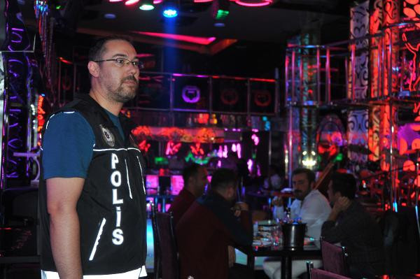 Gece kulüplerine polis baskını