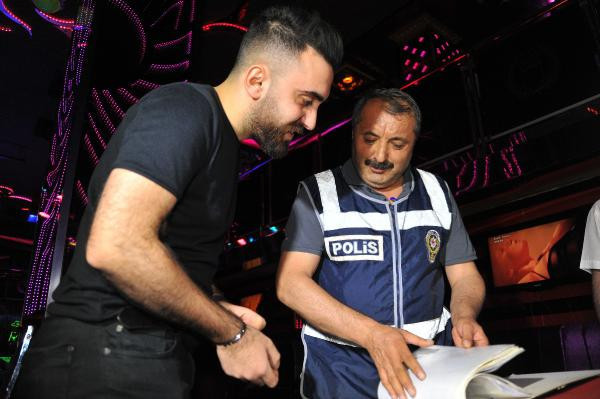 Gece kulüplerine polis baskını