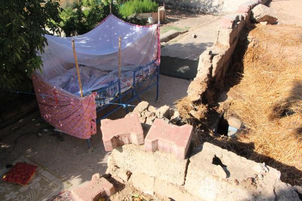 Şanlıurfa'da roket düşen evdeki hasar gün ağarınca ortaya çıktı