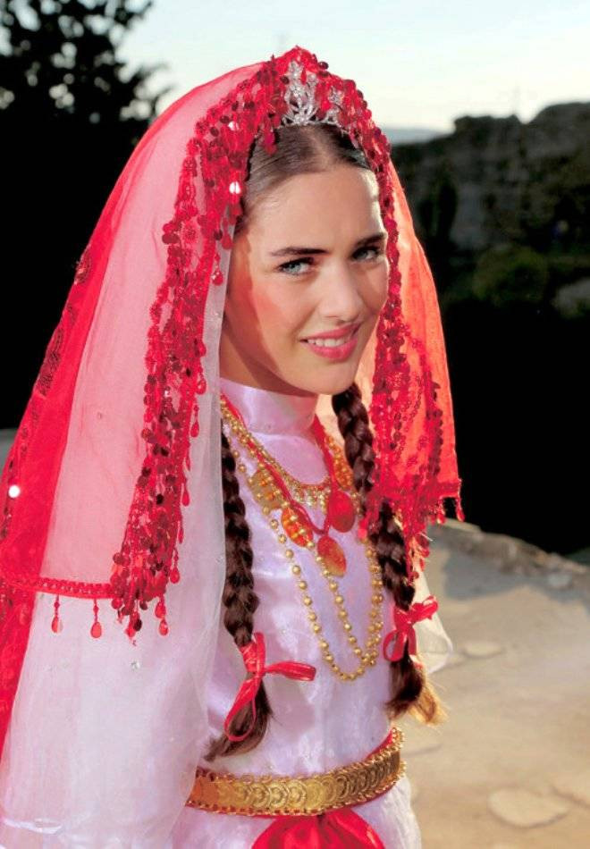 Küçük Gelin'in Zehra'sı kocaman genç kız oldu