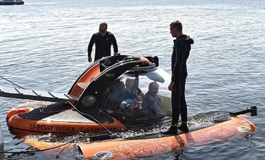 Vladimir Putin batık denizaltıyı inceledi
