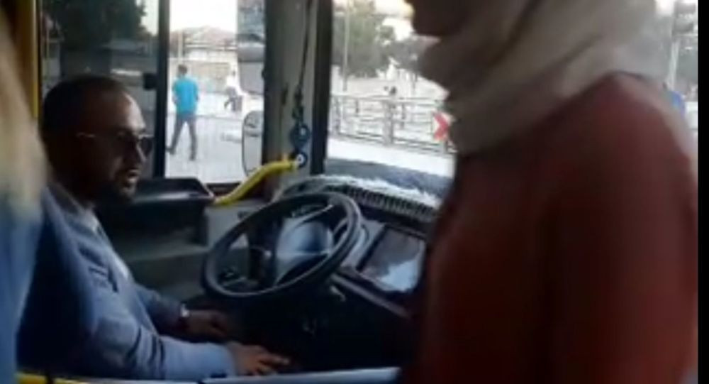 Şoför gecikti, otobüsü belediye başkanı kullandı