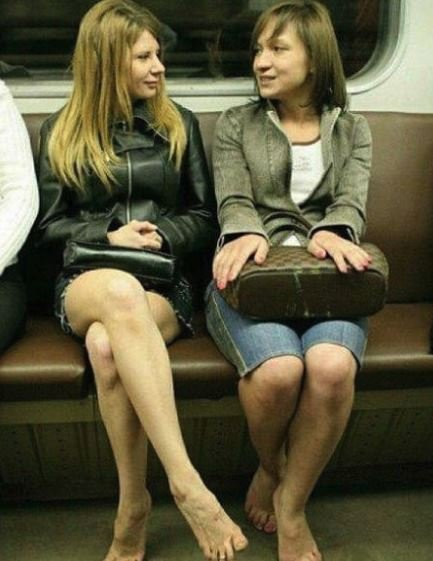 Kadınlar arasında yeni çılgınlık: Metroda çıplak ayakla poz veriyorlar - Resim: 4