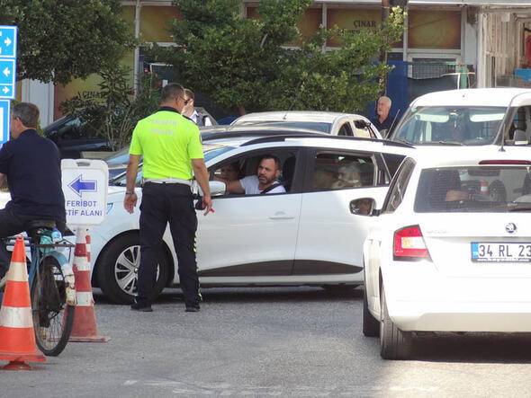 Feribot seferlerinde uzun kuyruklar oluştu