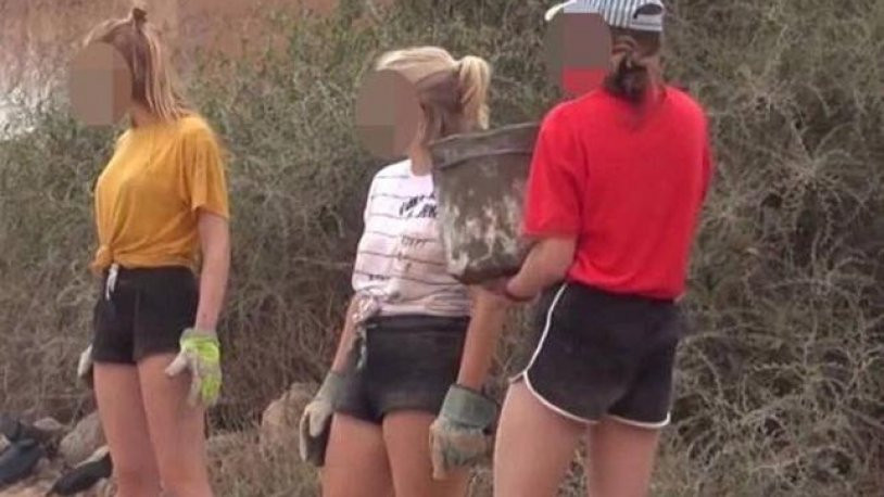 Şort giyen turistleri ''kafalarını kesmekle'' tehdit etti
