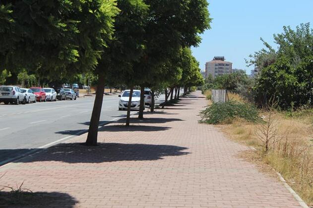 Sıcaklıklar 40 dereceyi aşınca Antalya sahilleri boş kaldı!