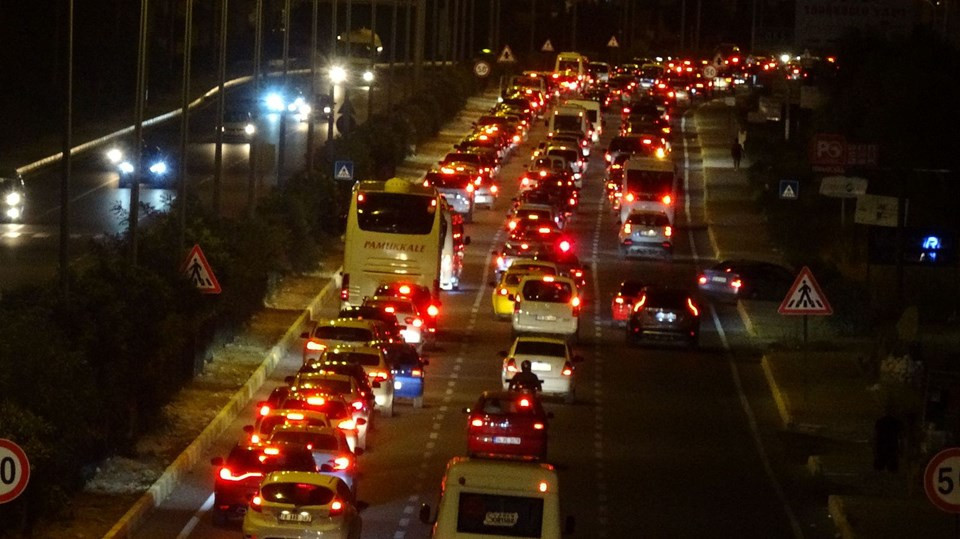 Tatilciler dönüş yoluna geçti