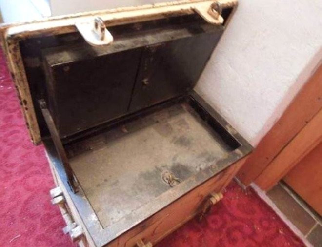 Teyzesinden miras kalan sandığı açınca hayatının şokunu yaşadı