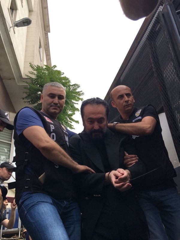 Adnan Oktar o kızı da taciz etmiş! Tek tek itiraf etti...