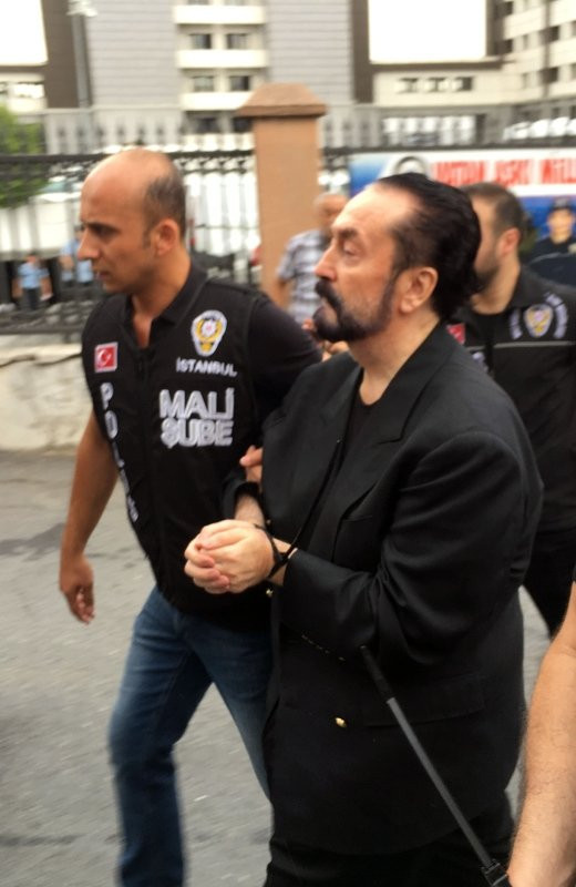 Adnan Oktar o kızı da taciz etmiş! Tek tek itiraf etti...