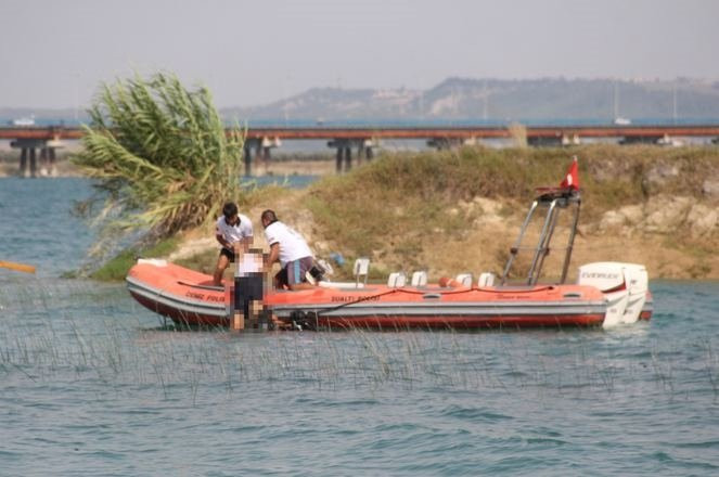 Oğullarının öldüğüne inanamayıp kendileri de kalp masajı yaptı