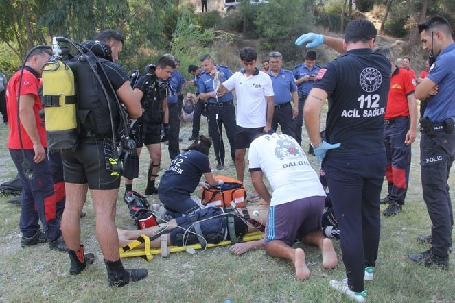 Oğullarının öldüğüne inanamayıp kendileri de kalp masajı yaptı