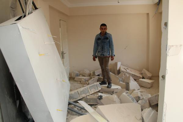 Apartmanda korku dolu anlar ! Çelik kapılar yerinden fırladı