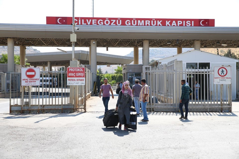 Bayram için ülkelerine giden Suriyelilerin geri dönüşü başladı