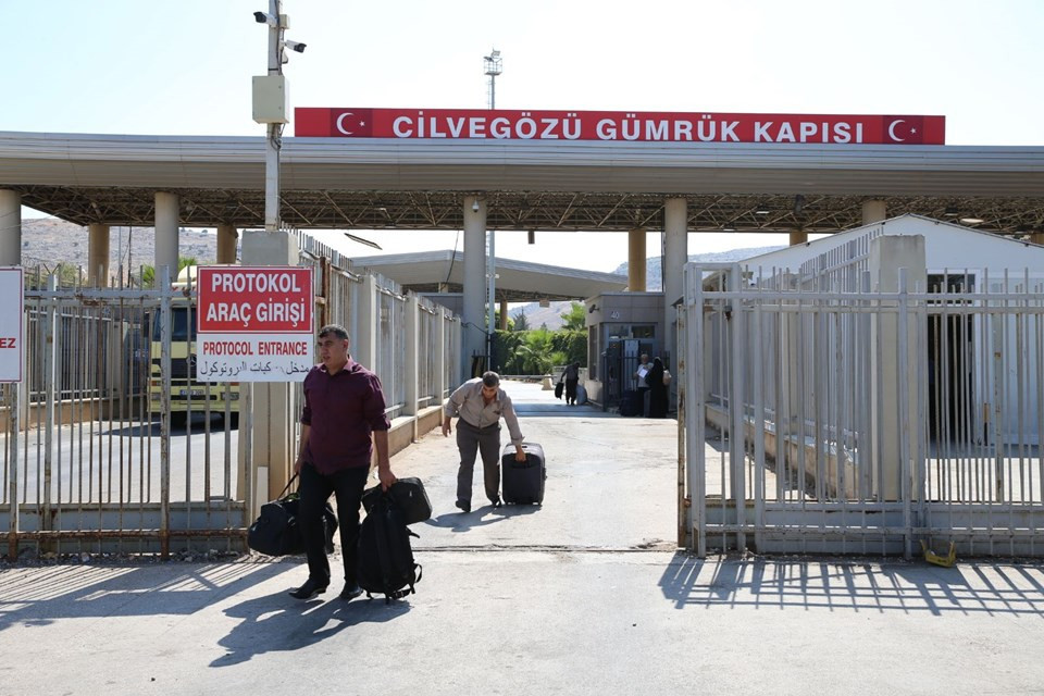 Bayram için ülkelerine giden Suriyelilerin geri dönüşü başladı