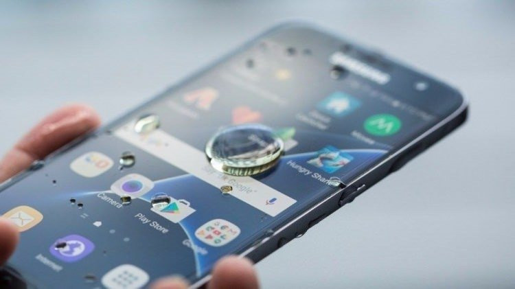 Google akıllı telefon kullananları uyardı: Bu programları hemen silin!