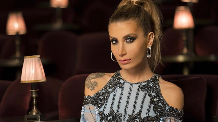 İrem Derici, Hadise'ye rest çekti