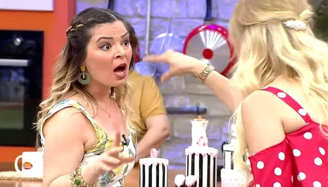 Mutfakta kavga var ! Gelinler birbirine kirdi
