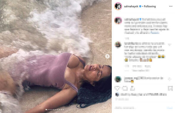 Salma Hayek'in dalgalarla dansı sosyal medyayı salladı