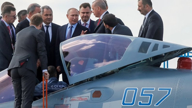 Erdoğan ve Putin SU-57 uçağını inceledi