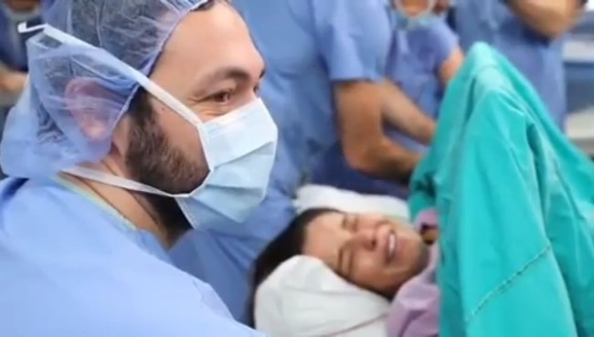 Bengü doğum videosunu paylaştı