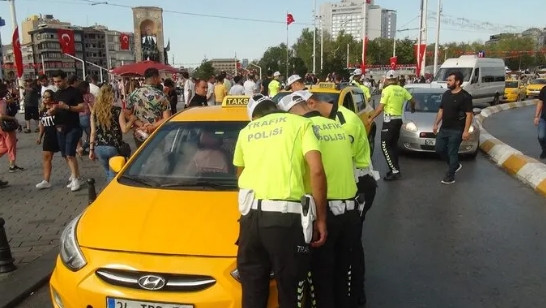 İstanbul'da taksicilere denetleme; trafikten men edildiler !