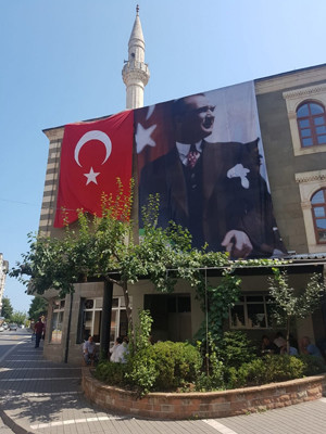 Atatürk posteriyle ilgili bomba iddia !