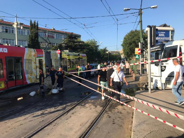 İstanbul'da tramvay kazası ! Seferle aksadı - Resim : 1