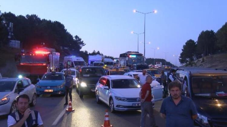 İstanbul Havalimanı yolu trafiğe kapandı !