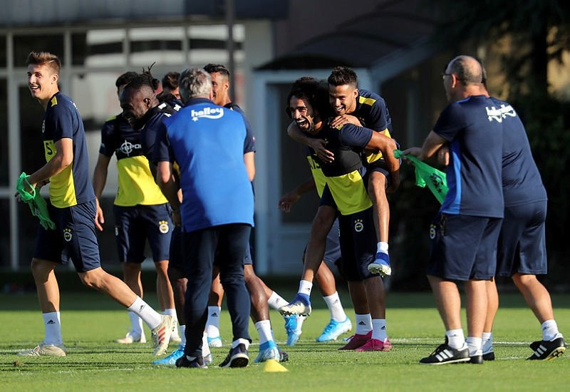 Fenerbahçe 2 isimle yollarını ayırıyor!