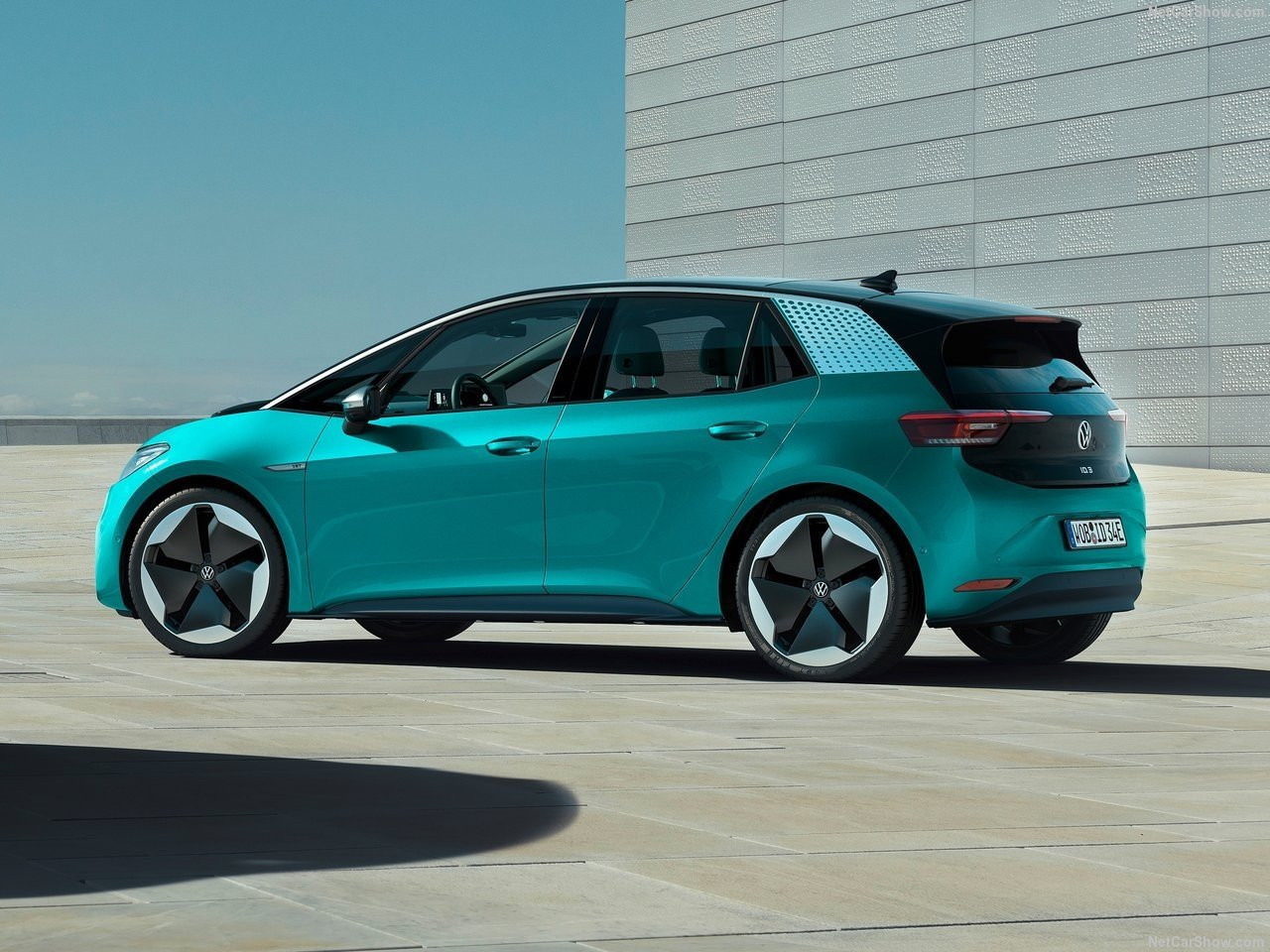 Volkswagen'in yeni otomobili örtüsünü kaldırdı: VW ID.3 1st Edition!