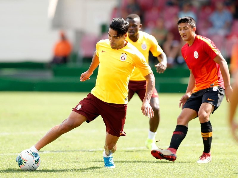 Radamel Falcao ayağını topa sürmeden servet kazandı