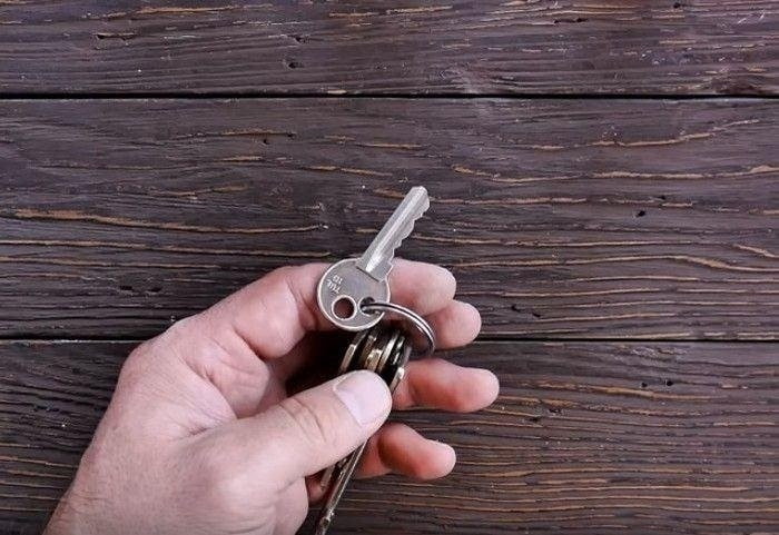 Uçakların penceresindeki küçük delik ne işe yarıyor?