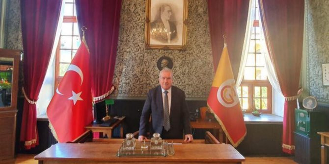 Galatasaray Lisesi'nin Fenerbahçeli müdürü istifa etti