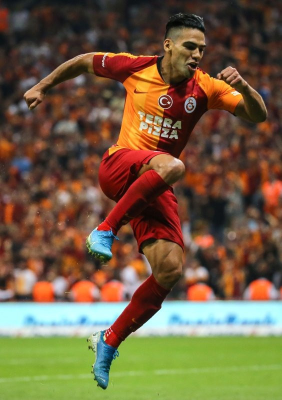 Galatasaray Fenerbahçe'yi solladı