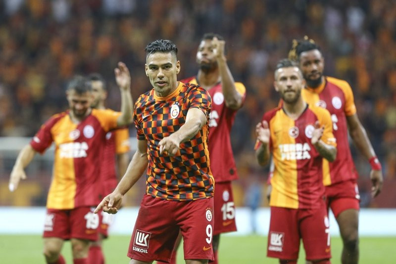 Galatasaray Fenerbahçe'yi solladı